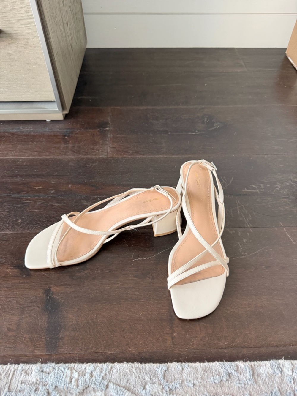 & Other stories white / ivory block heels sandals size 9 - Picture 2 of 3